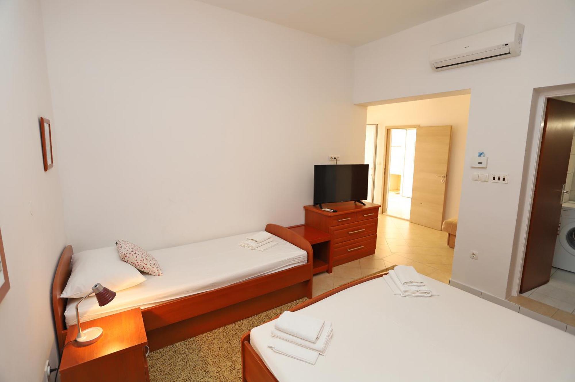 Apartments Edita & Robert ล็อควา โรโกซนิตซา ภายนอก รูปภาพ