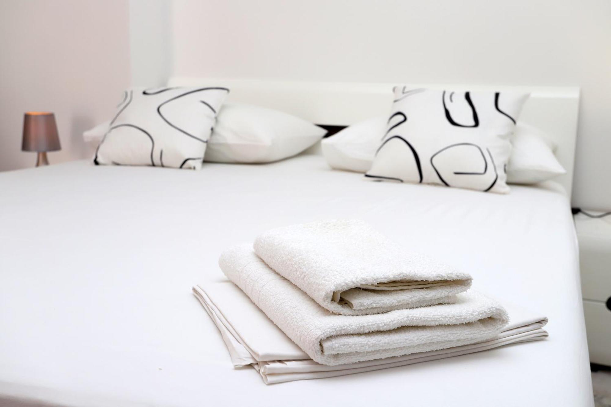 Apartments Edita & Robert ล็อควา โรโกซนิตซา ภายนอก รูปภาพ