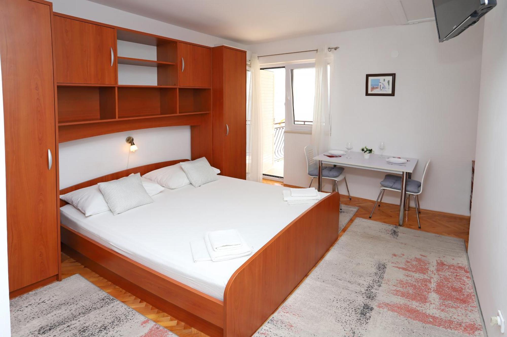 Apartments Edita & Robert ล็อควา โรโกซนิตซา ภายนอก รูปภาพ
