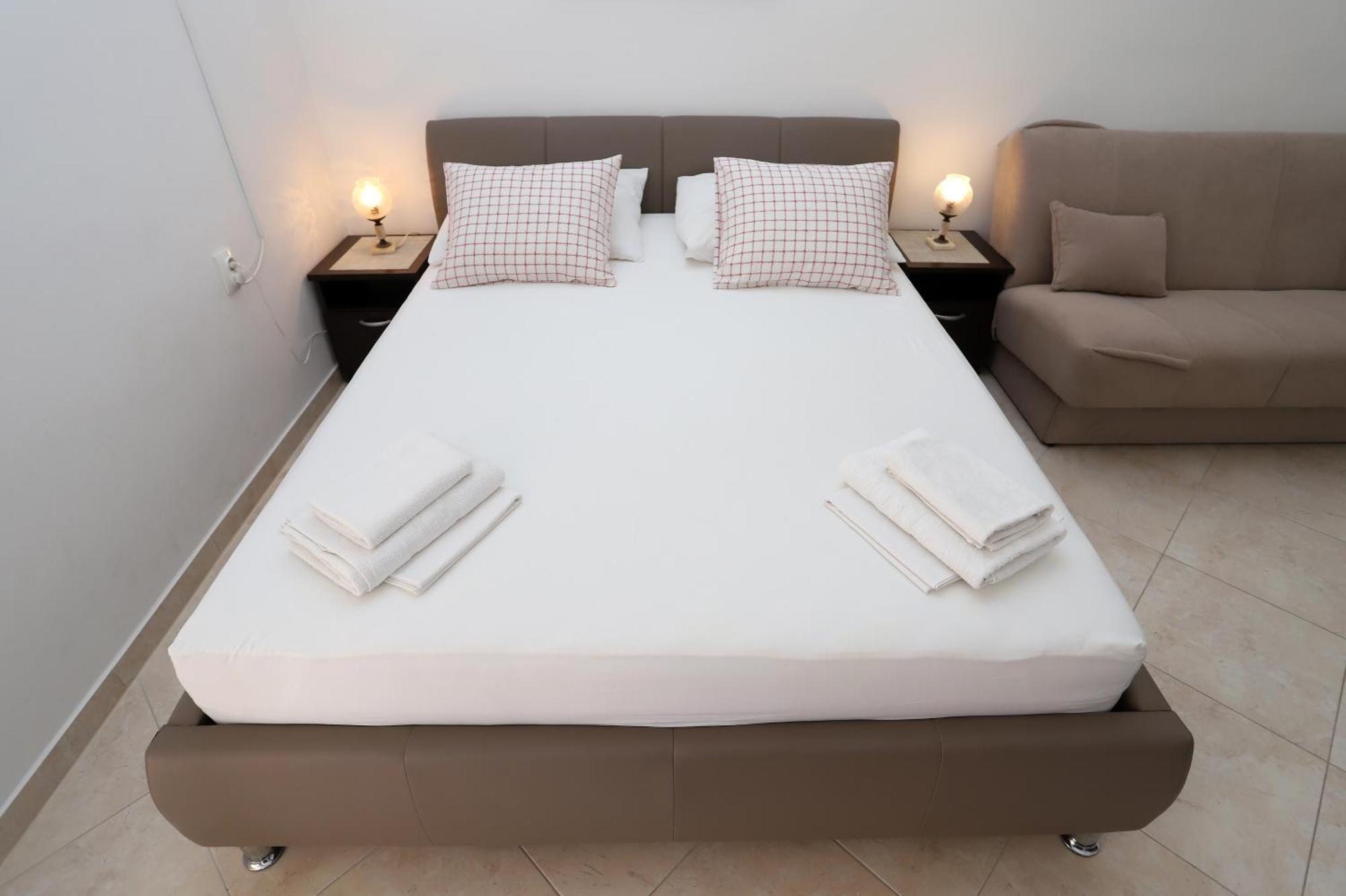Apartments Edita & Robert ล็อควา โรโกซนิตซา ภายนอก รูปภาพ