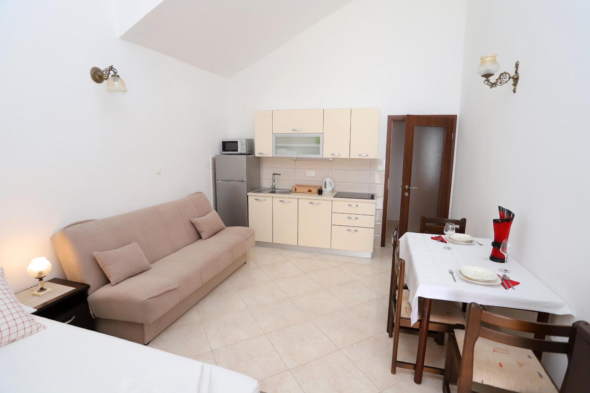Apartments Edita & Robert ล็อควา โรโกซนิตซา ภายนอก รูปภาพ