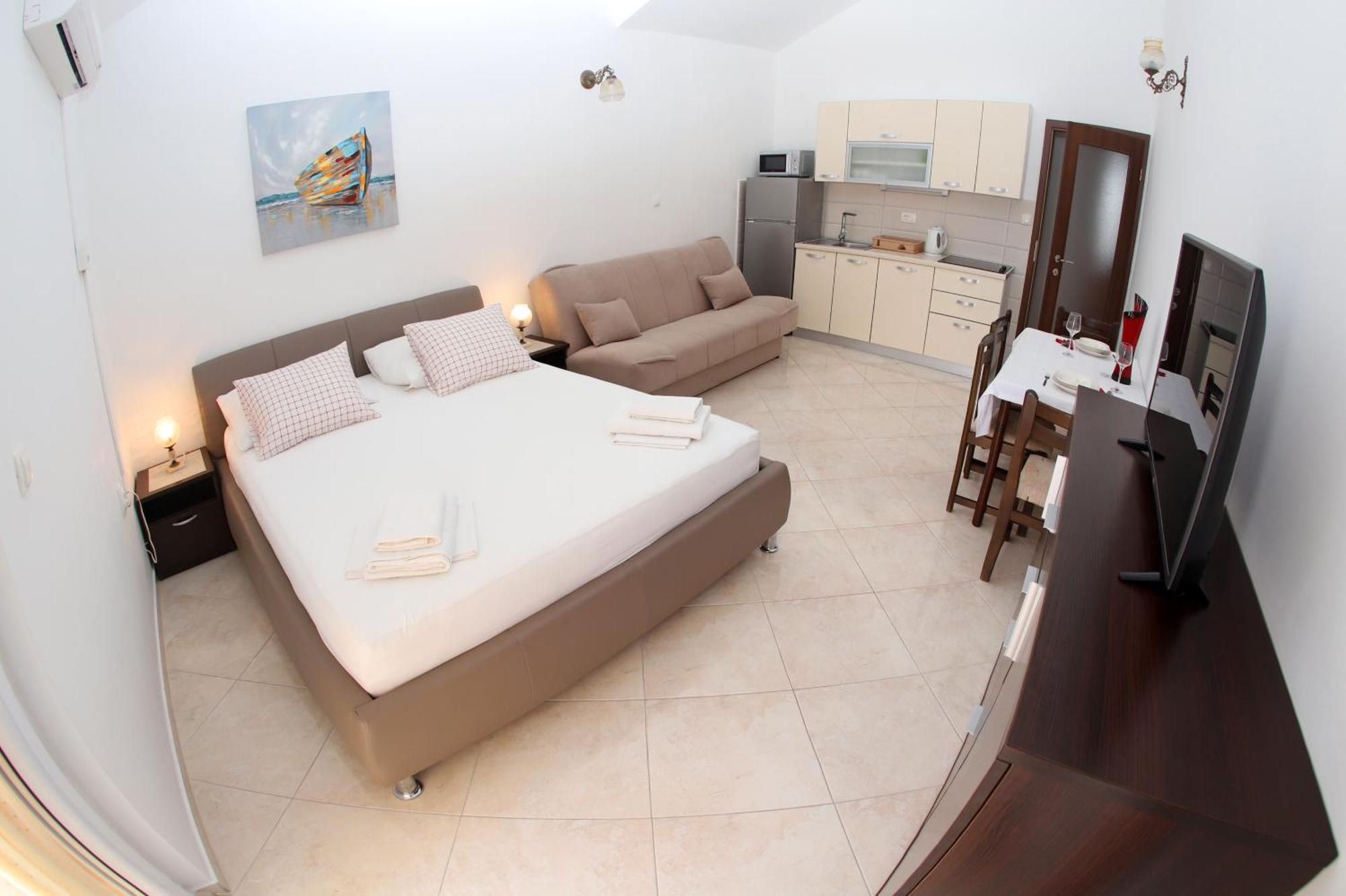 Apartments Edita & Robert ล็อควา โรโกซนิตซา ภายนอก รูปภาพ