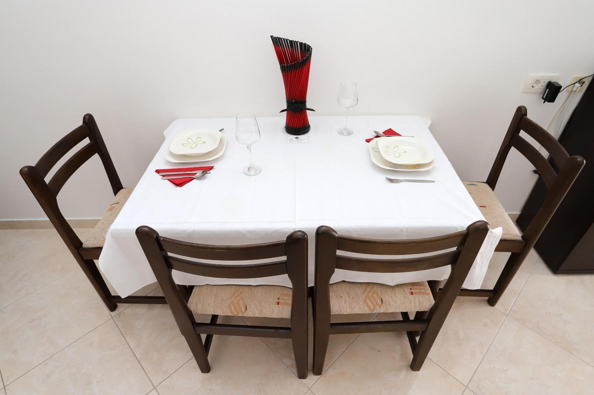 Apartments Edita & Robert ล็อควา โรโกซนิตซา ภายนอก รูปภาพ