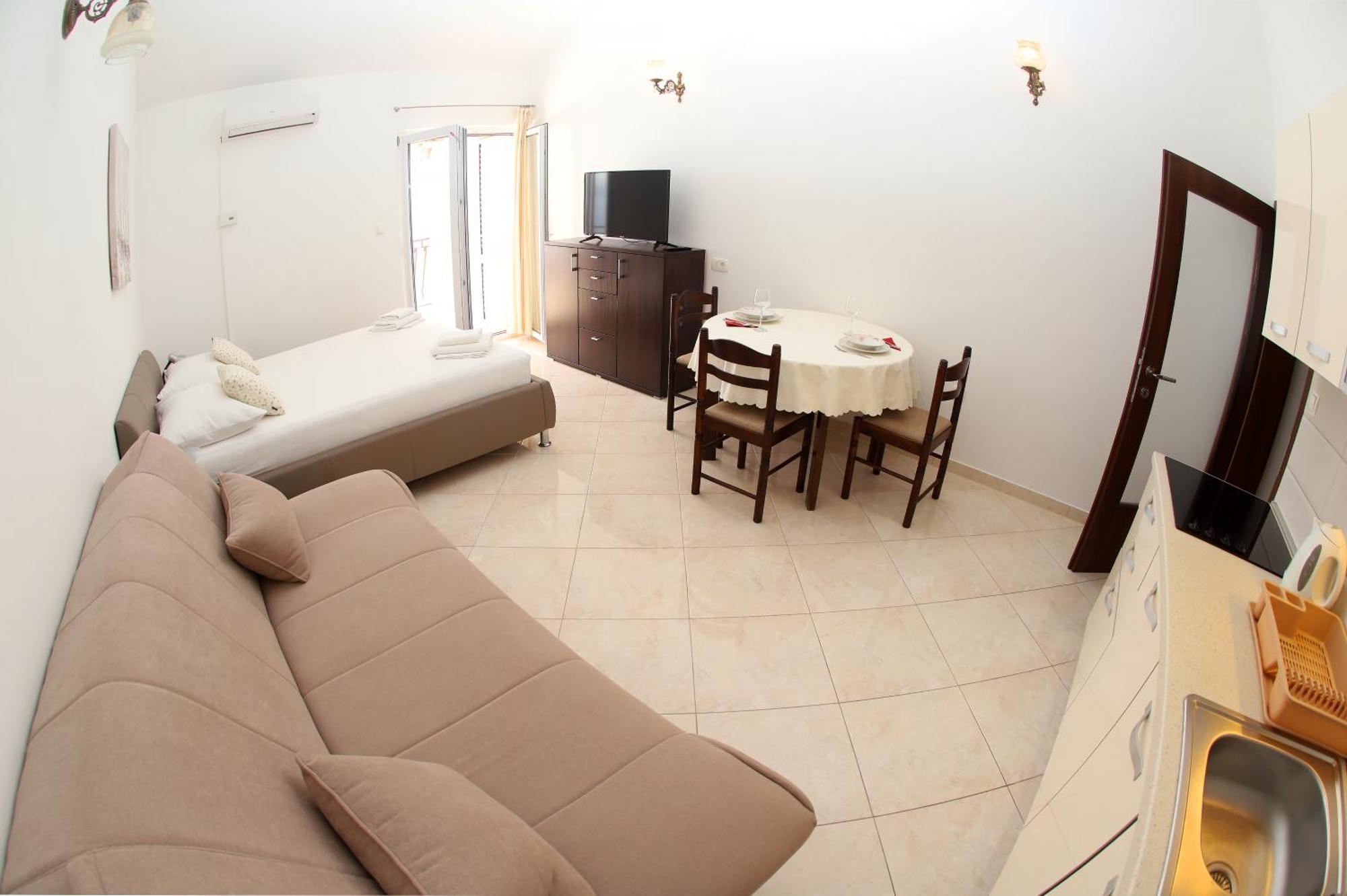Apartments Edita & Robert ล็อควา โรโกซนิตซา ภายนอก รูปภาพ