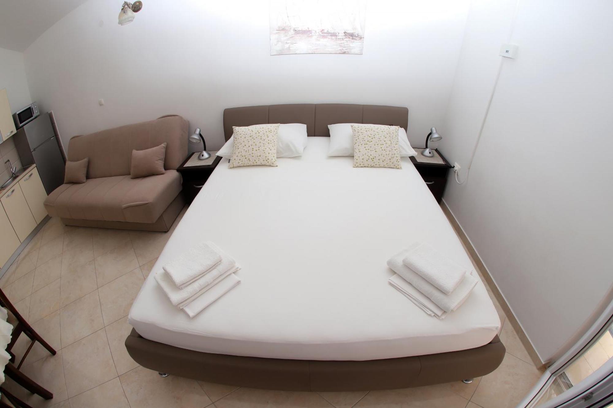 Apartments Edita & Robert ล็อควา โรโกซนิตซา ภายนอก รูปภาพ