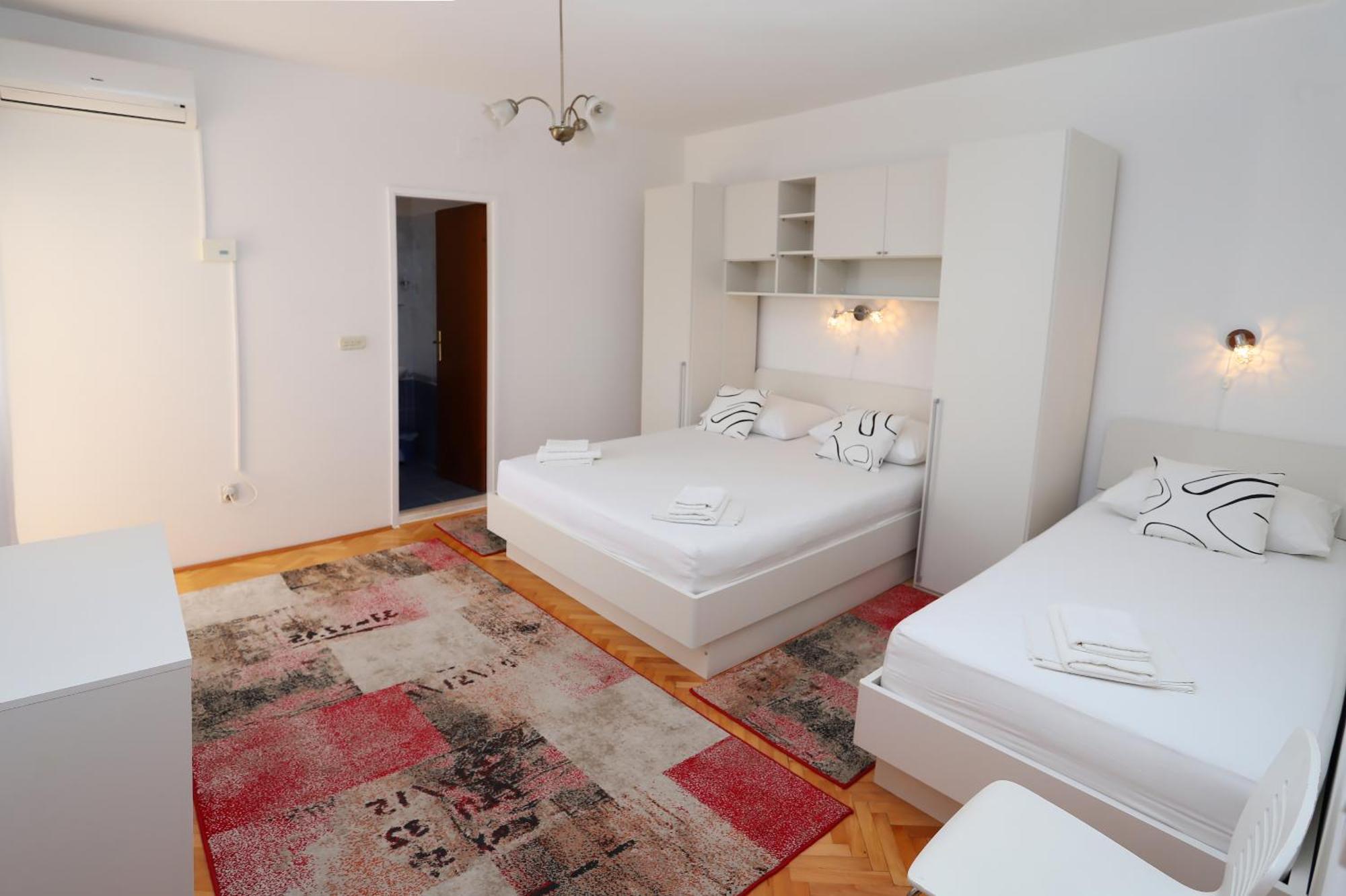 Apartments Edita & Robert ล็อควา โรโกซนิตซา ภายนอก รูปภาพ