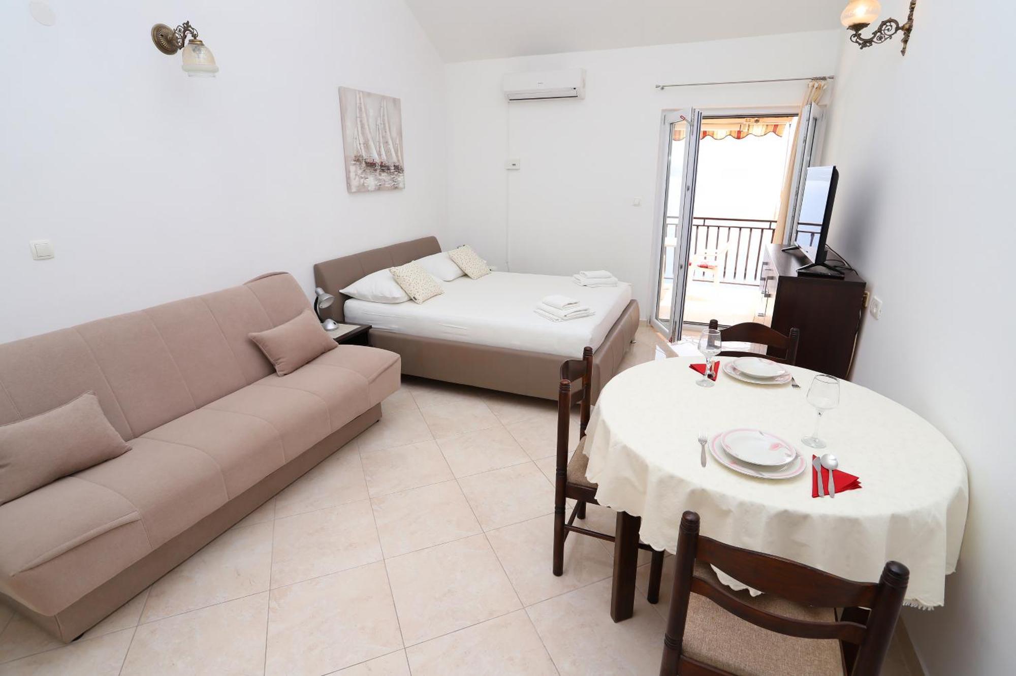 Apartments Edita & Robert ล็อควา โรโกซนิตซา ภายนอก รูปภาพ