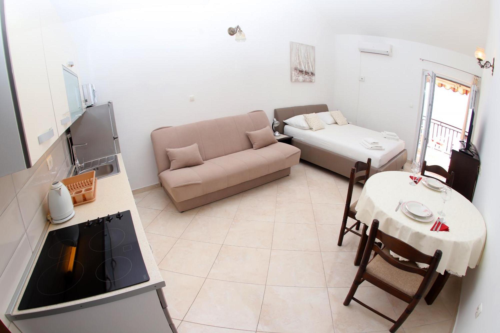 Apartments Edita & Robert ล็อควา โรโกซนิตซา ภายนอก รูปภาพ