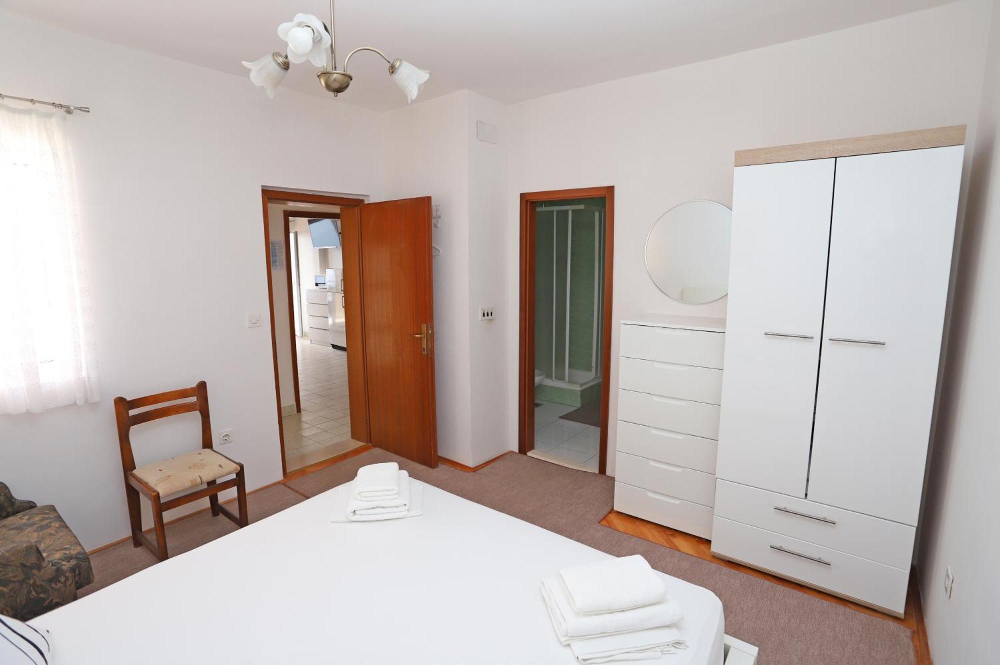 Apartments Edita & Robert ล็อควา โรโกซนิตซา ภายนอก รูปภาพ